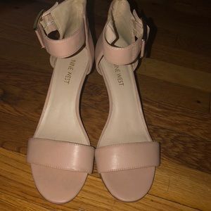 Nine West tan wedges